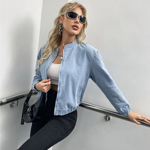 Light wash denim jacket - Picture 2 of 6